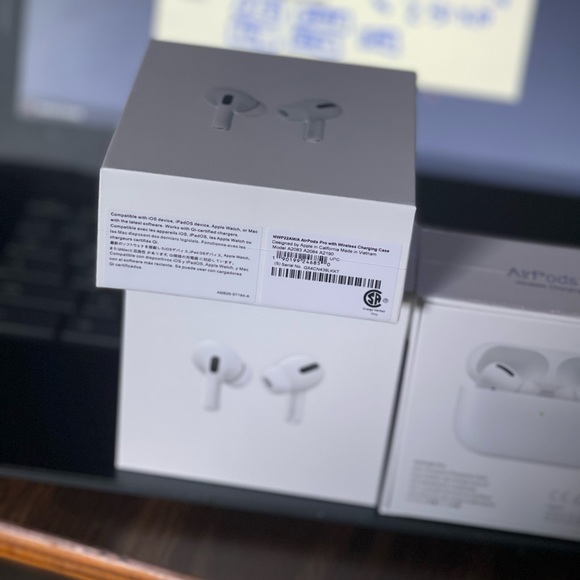 AirPods Pros - Picture 5 of 5